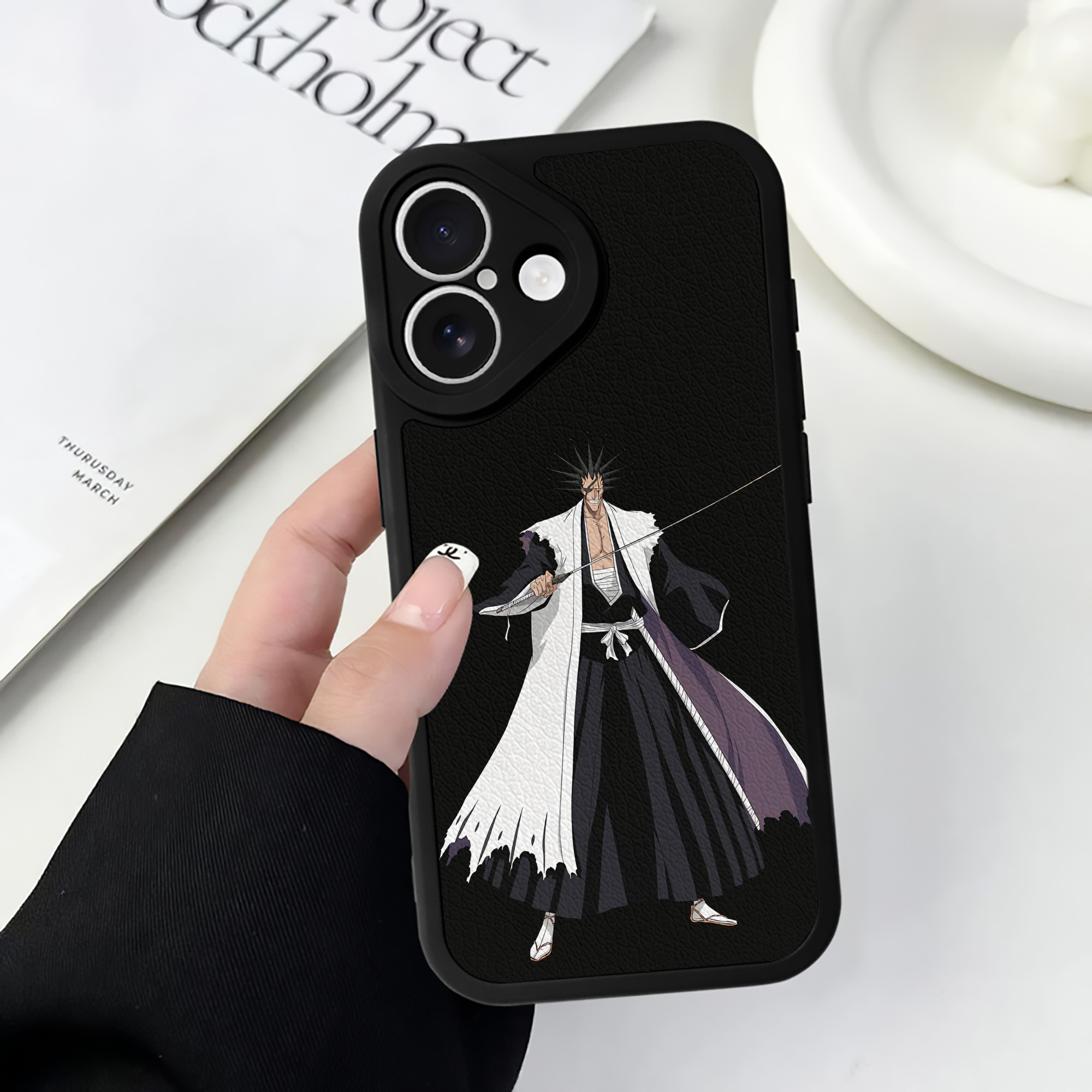 （画像用） ブリーチ ざらき けんぱち BLEACH Zaraki Kenpachi 【iPhone 16シリーズ対応】シリコンスマホケース（レザー調） 材質：シリコン